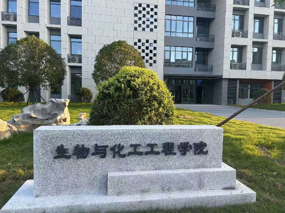 河南蒙古族自治县扬州职业大学体育场高杆灯项目